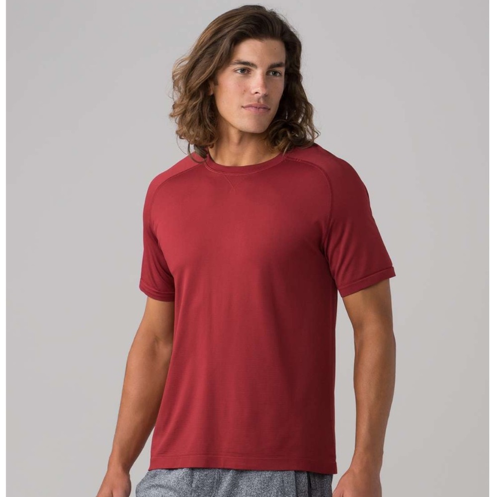 Lululemon Men’s Metal Vent Tee in Game Day Red